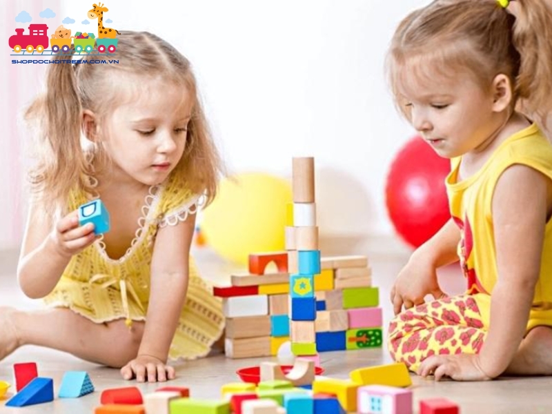 Tổng hợp các mẫu đồ chơi giúp bé phát triển ngôn ngữ 