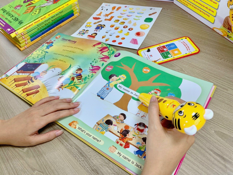 Bí quyết chọn đồ chơi phát triển ngôn ngữ cho trẻ em giúp bé nhanh biết nói Sách nói, bút đọc thông minh