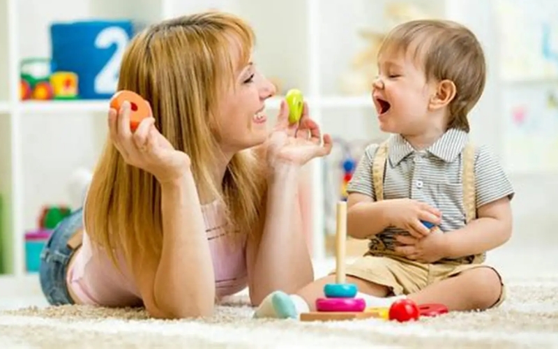 đồ chơi ngôn ngữ cho trẻ chậm nói